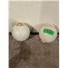 Image 1 : (2) White Lightning Rod Balls
