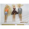 Image 1 : 3 Vintage Barbie Dolls with Clothing