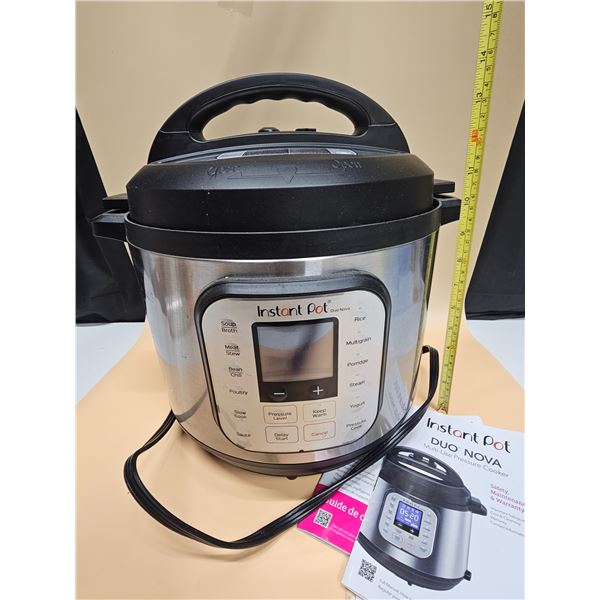Insta Pot - Duo Nova w/Manual & Attachments