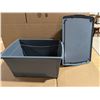 Image 4 : Gray container