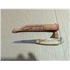 Image 3 : Assorted knives in container.
