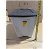 Image 2 : White with black top container