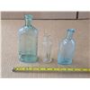 Image 1 : 3 vintage medicine bottles- named