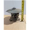Image 2 : Cast iron garden Lantern