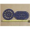 Image 1 : Vintage-style trivets feature a blue enamel finish over cast iron construction.