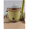Image 2 : Vintage Rival Crock Pot Slow Cooker/Osteizer Glass Blender (Both Untested)