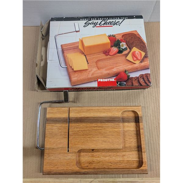 Vintage 1986 Honey oak Cheese Slicer Tray