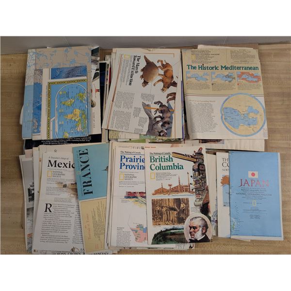 Lot of Vintage National geographic Magazines