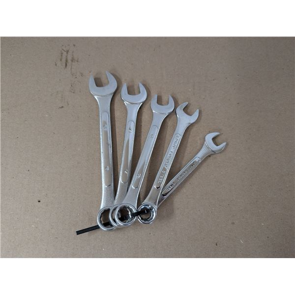 Five metric wrenches (10, 12, 13, 14, 15).