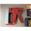 Image 4 : Staples Gun & 2 packages Bostitch Staples.