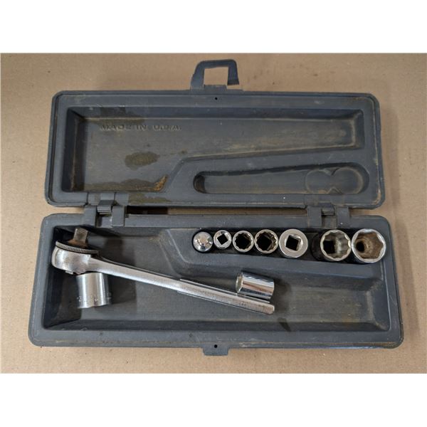 CRAFTSTMAN 3/8 inch Socket Wrench Set (broken clasp on case).