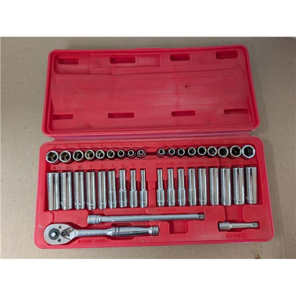 GEL TOOLS Complete Socket Set. Broken clasp in container