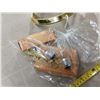 Image 3 : ceiling light fixture - working, comes with extra bulbs