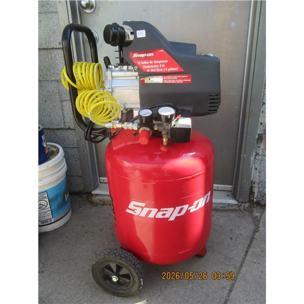 Snap-On Air Compressor Very Little Use, Quality Item, Item Tested Comes with Air Line and a Car Tire
