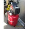 Image 5 : Snap-On Air Compressor Very Little Use, Quality Item, Item Tested Comes with Air Line and a Car Tire