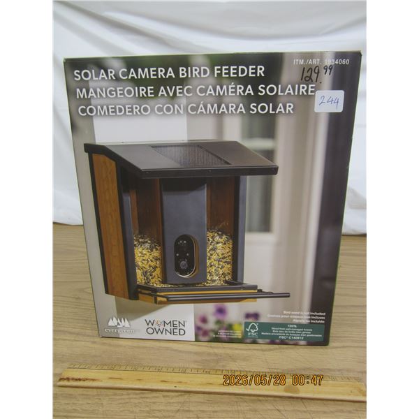 Solar Powerd Bird Feeder with Camera New in Box