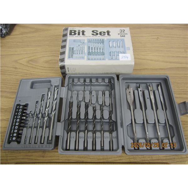 Bit Set with Spade Bits , Masonry Bits ,Drill Bits and Screw Driver Bits with Case