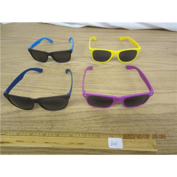 Lot of 4 Pairs of Vintage Sun Glasses