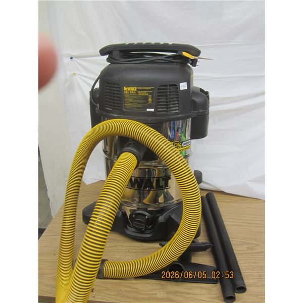 Dewalt 10 Gallon Shop Vac with Hose and Accessories Tested Working Well