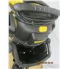 Image 7 : Dewalt 10 Gallon Shop Vac with Hose and Accessories Tested Working Well