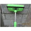 Image 5 : Carwash Brush that Hooks to a Garden Hose