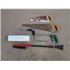 Image 1 : 462: One large Vermont, American saw + green handle Disston No. 388 saw, Made in Canada + black hand