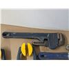 Image 5 : 465: Two 10 inch Pipe Wrenches (one MASTERCRAFT) + 2 Ratching Clamps + 2 Spring Clamps + 2 C clamps.
