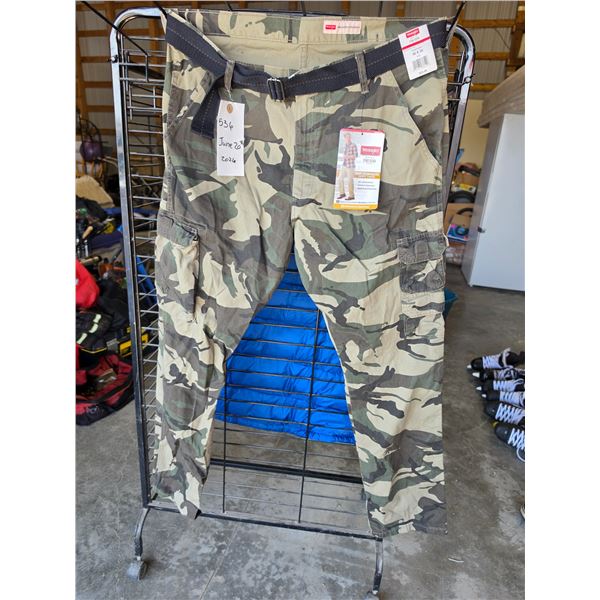 Camo Wrangler Pants Men's Size 36/32