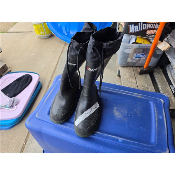 CSA Approved Insulated Rubber Steel Toe Work boots  Size 10 men
