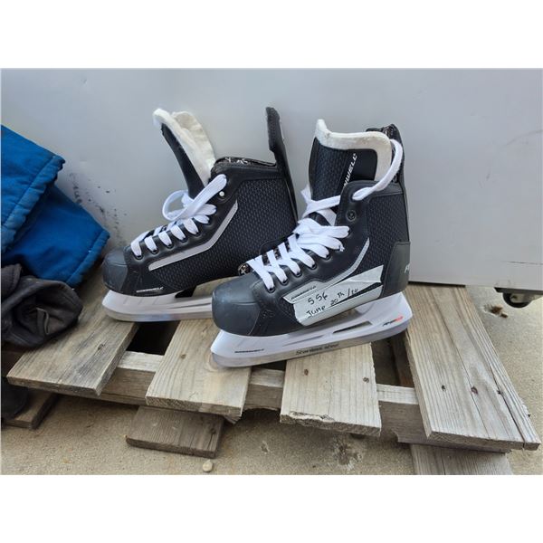 Winn well Skates Size 7