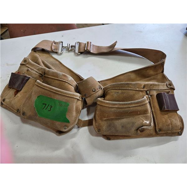 carpenters tool belt - hammer and knife holder