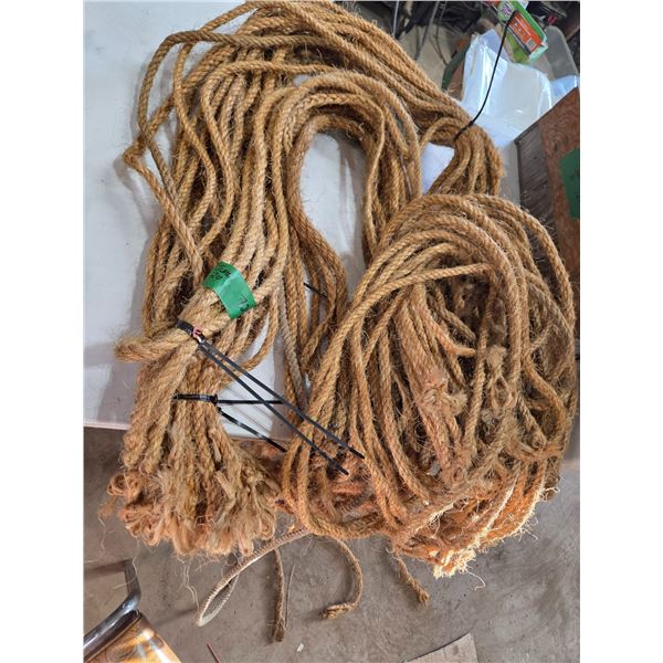 assorted size ropes
