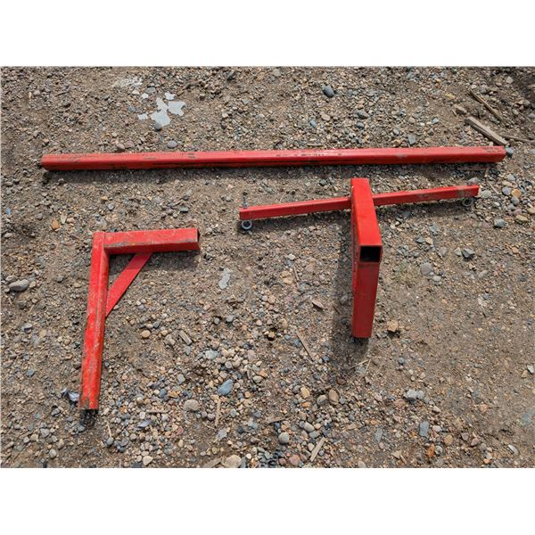 Animal hanger for skinning