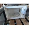 Image 4 : Insta Pot Cooking Pot and Microwave (Not tested)