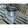 Image 5 : Insta Pot Cooking Pot and Microwave (Not tested)