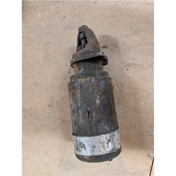 Unmarked Vintage  Tractor Volt Starter
