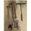 Image 1 : Lot of Vintage Hammer, Wrench, and Etc. Small Wrenches