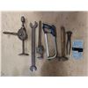 Image 1 : Box of Vintage Tools (Hammer, pipe Wrench, Saw, and etc.)