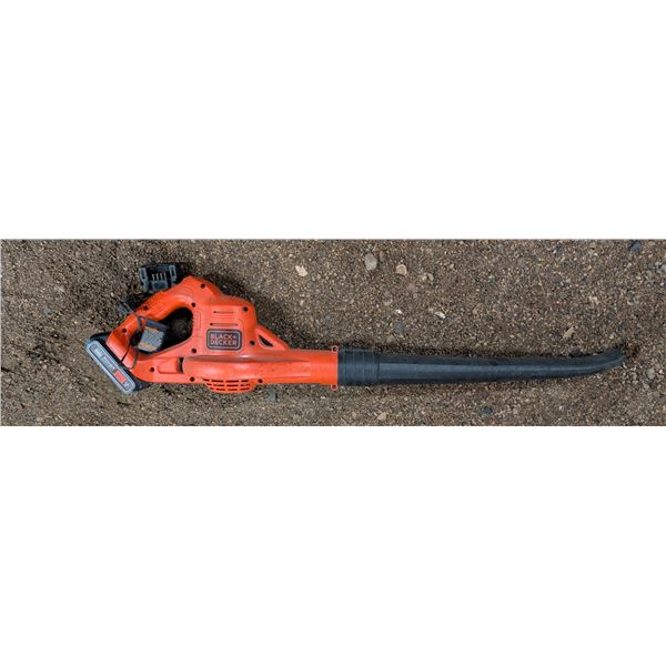 Black Decker Gardening Leaf Blower w/ Battery And Charger