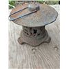 Image 1 : Cast iron garden lantern