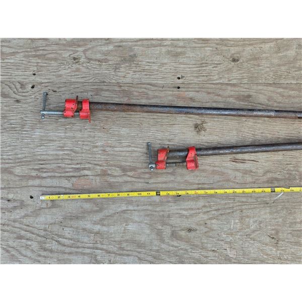 2 pipe clamps