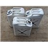 Image 2 : 3 white jerry cans