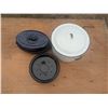Image 1 : 3 metal cook pots