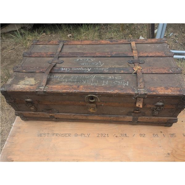 Vintage wooden travel trunk approx. 40"x21.5"x12"