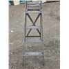 Image 2 : Wooden 5ft ladder