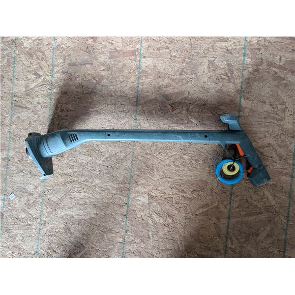 Black&Decker Weed Trimmer - working