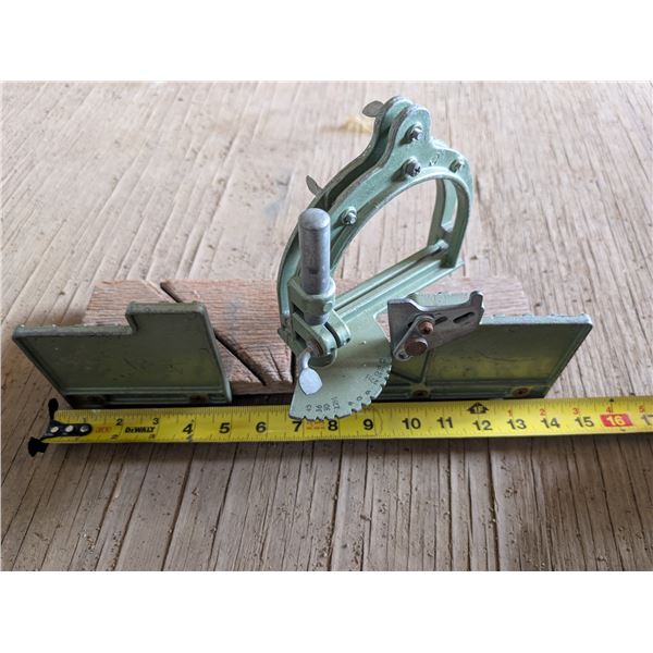 Hempel Mitre Box