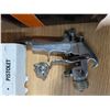 Image 2 : Vintage Devibiss Suction Cup/Spray Gun