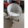 Image 1 : white rolling chair