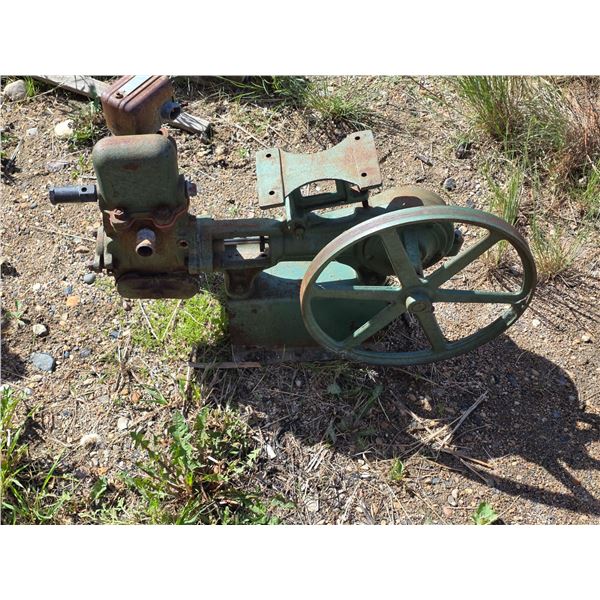 Vintage water pump- untested